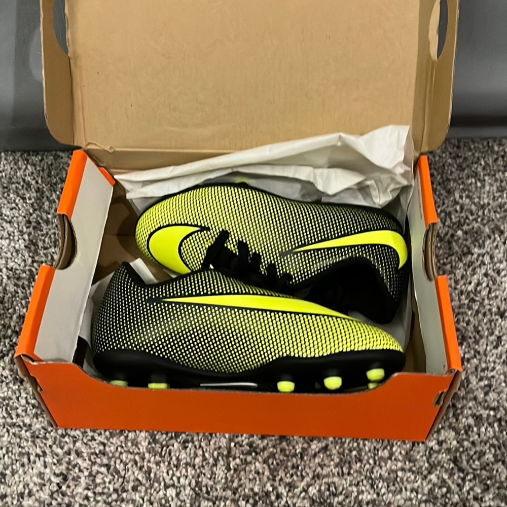 NWT little boys Nike soccer cleats.